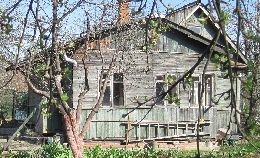 Dacha house in the spring
